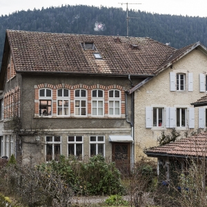 Vues d'anciens ateliers horlogers dans le Val-de-Travers. Val-de-Travers, le 23 novembre 2017 Photo : Lucas Vuitel - Atelier 333